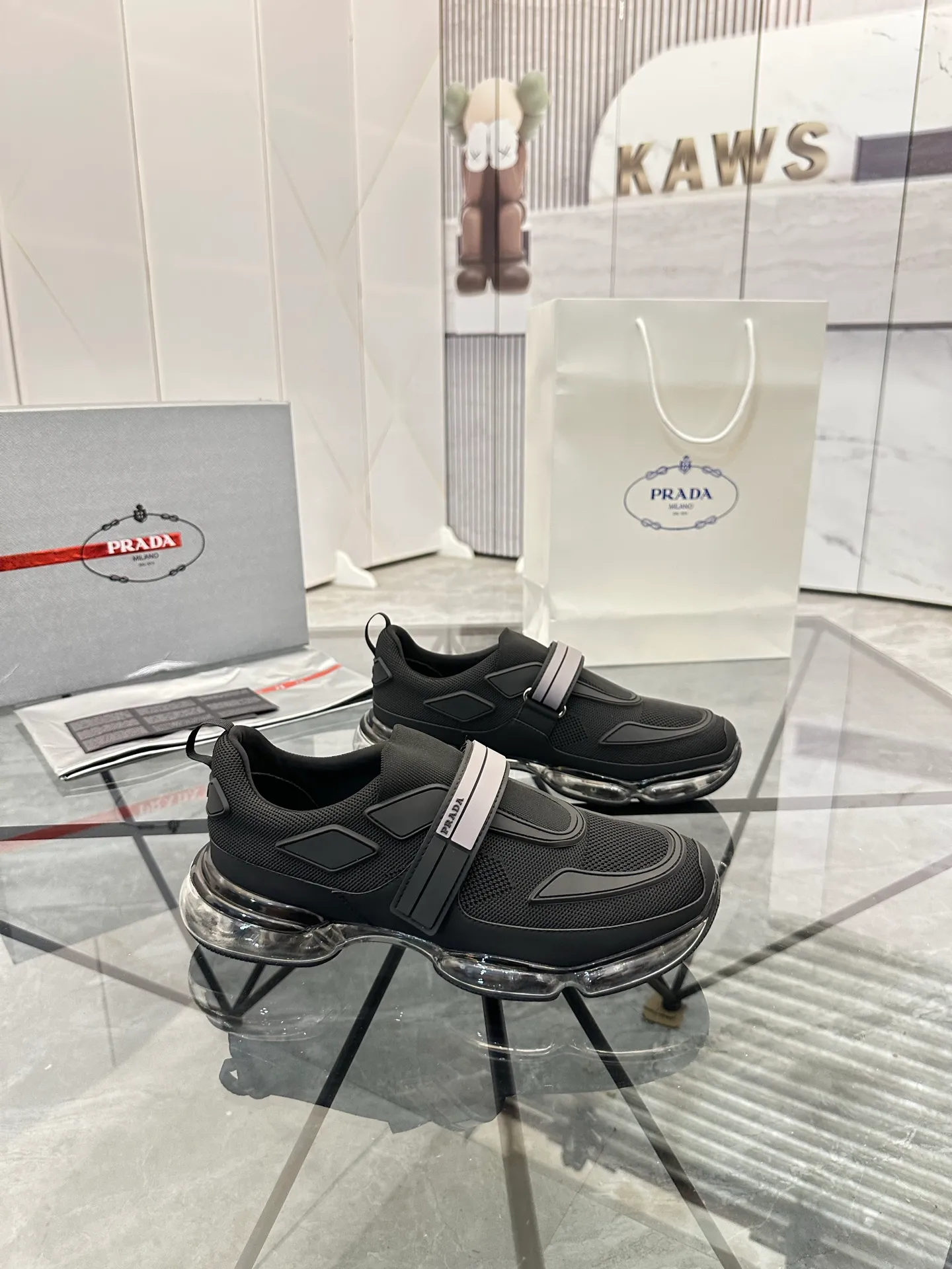 Men's shoes for sale 💰: 💰P660¥ High-end top quality Product trademark: Prada *"Prada*" low-top casual shoes Regular size: 38-45 (can be customized to 46) Product materials: imported breathable fly knit upper, breathable lining, cowhide foot pads, original air cushion outsole. No.: 001